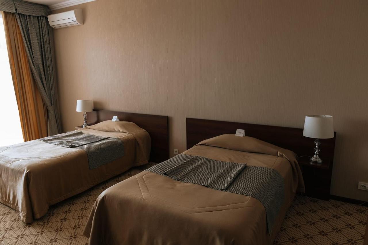 Medeu Hotel Qostanaj Buitenkant foto