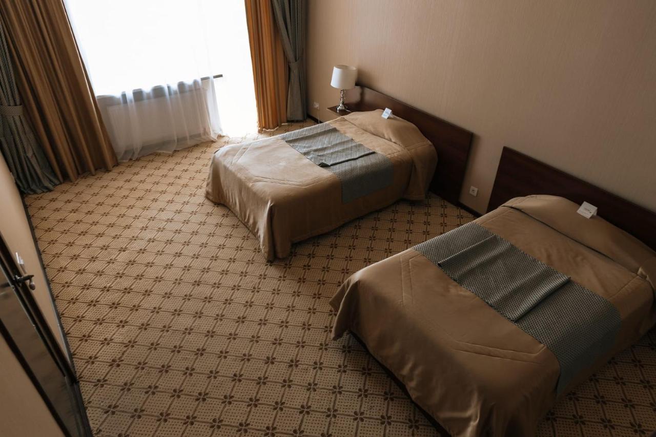 Medeu Hotel Qostanaj Buitenkant foto
