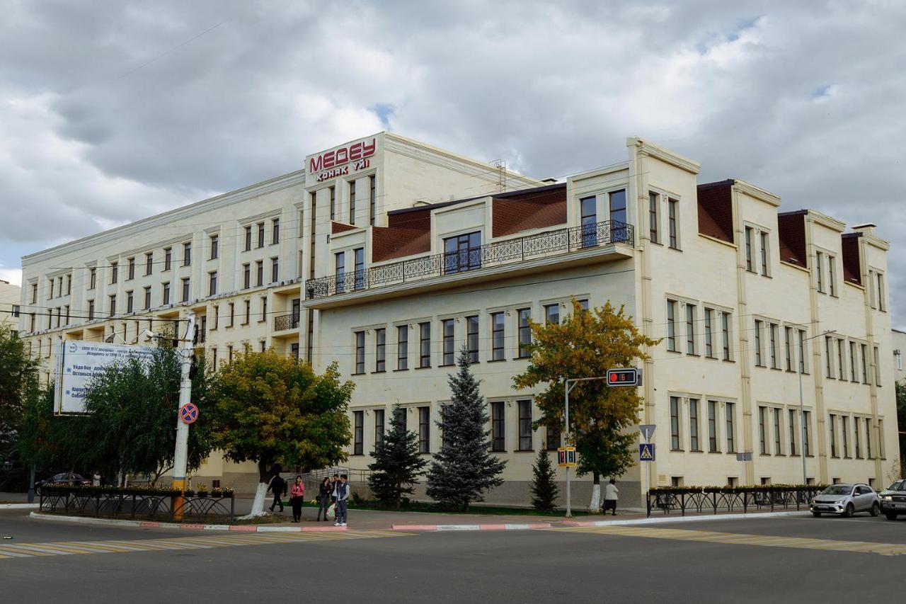 Medeu Hotel Qostanaj Buitenkant foto